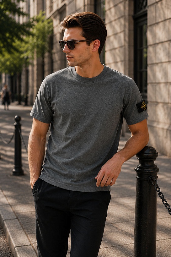 Серая мужская футболка с патчем на плече Stone Island