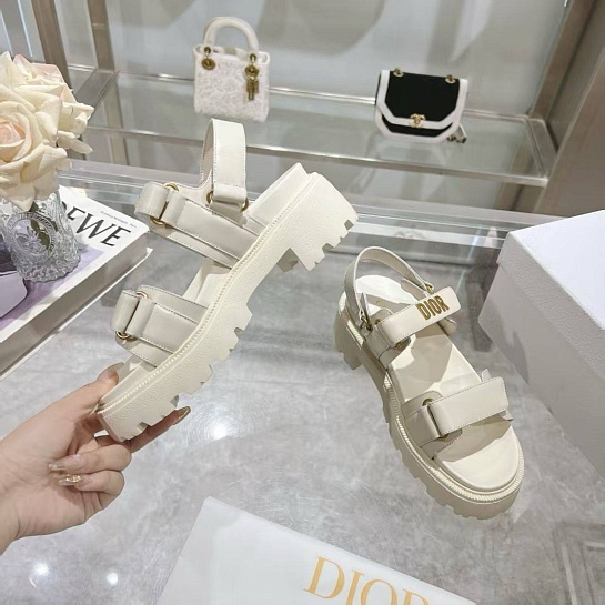 Белые женские кожаные сандалии Dior