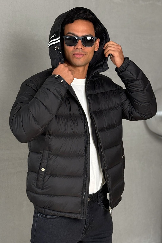 Мужской пуховик Moncler logo-patch - Black