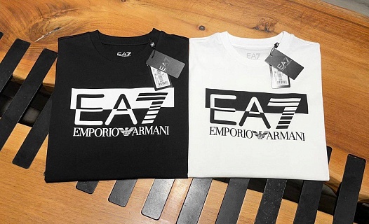 Мужская чёрная футболка Emporio Armani 7 logo-print   