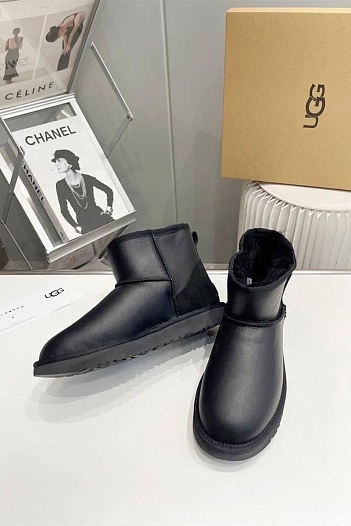 Мужские чёрные ботинки UGG Classic   