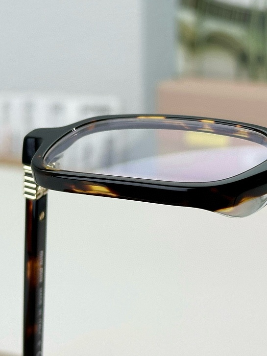 Женские очки MIU MIU с леопардовой оправой