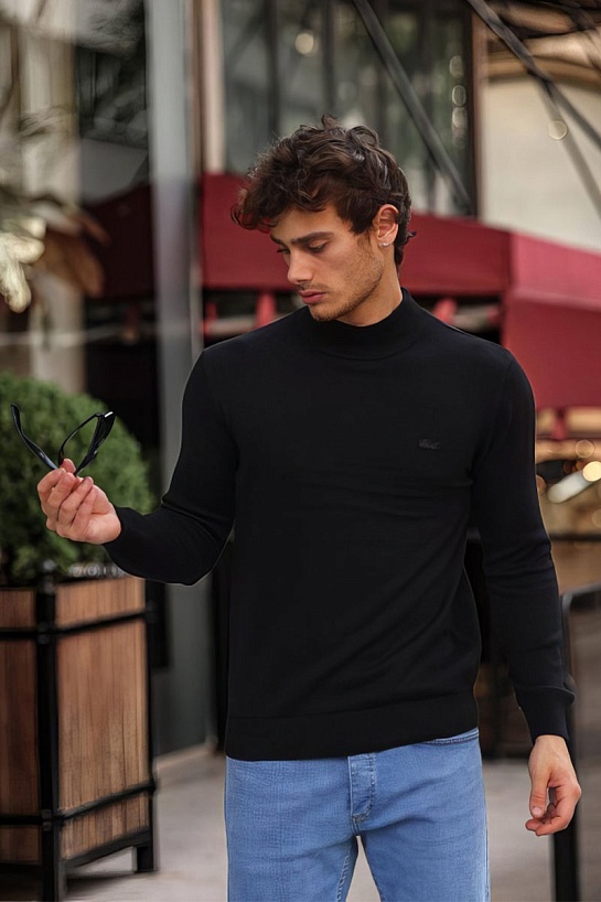 Мужская чёрная водолазка Lacoste logo-patch