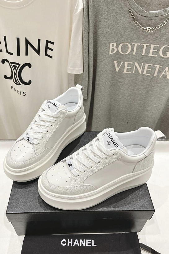 Женские кожаные кроссовки Chanel