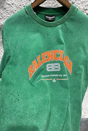Зелёная оверсайз футболка Balenciaga с рваной отделкой   