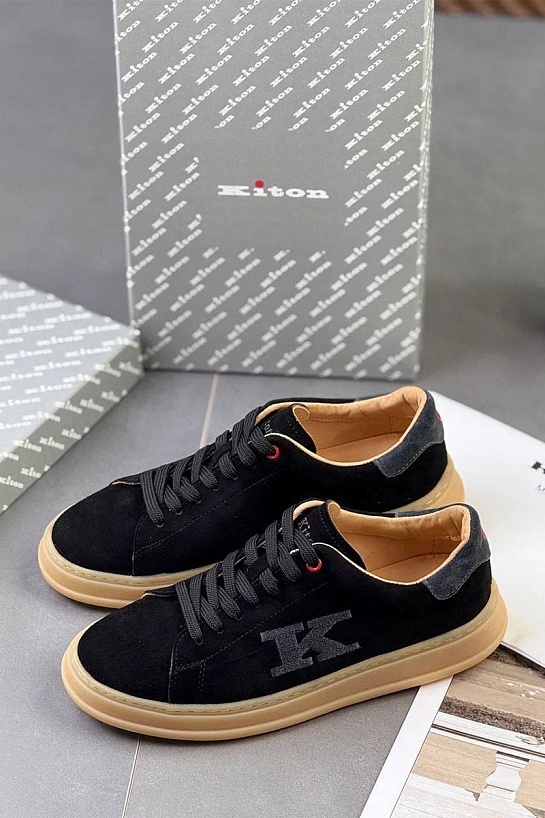 Замшевые кроссовки Kiton чёрного цвета