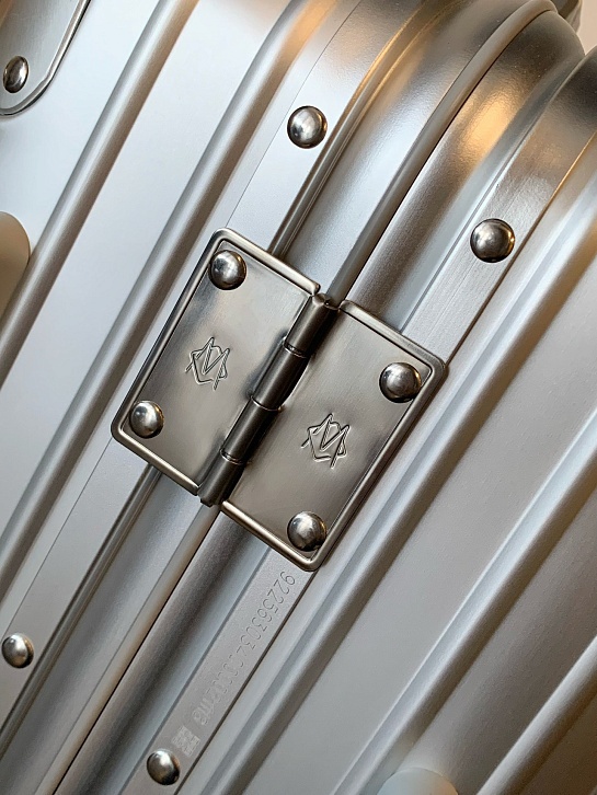Чемодан Rimowa Aluminum S Premium 54x36x23 см