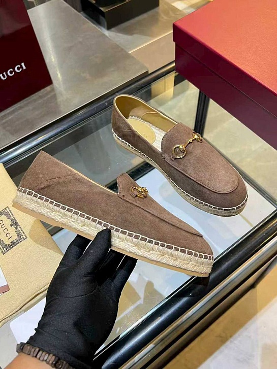 Женские замшевые лоферы Gucci GG Horsebit premium