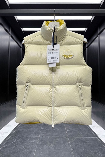 Мужской бежевый жилет Moncler Lipsi   