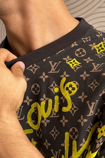 Коричневая оверсайз футболка Louis Vuitton Heart monogram all-over   