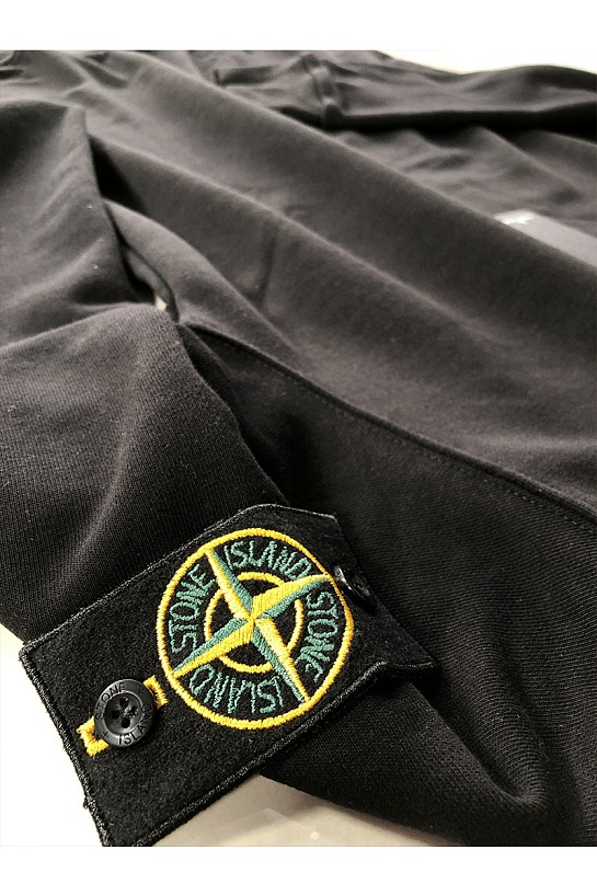 Мужской чёрный свитшот Stone Island с патчем на плече
