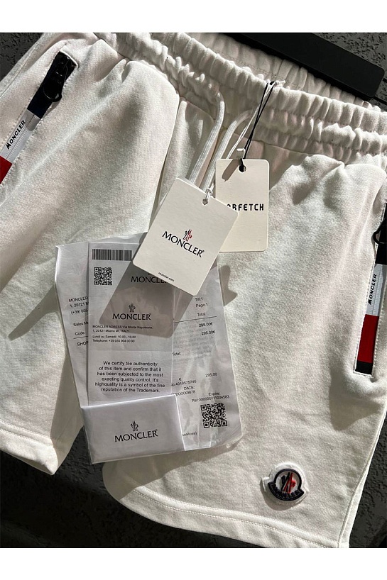 Мужские шорты Moncler белого цвета