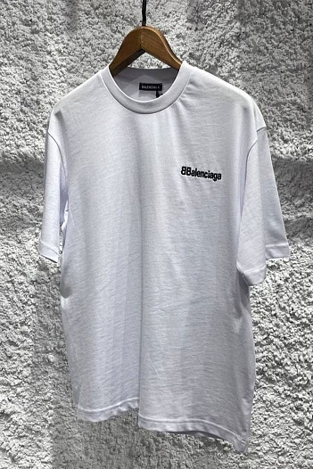 Белая оверсайз футболка Balenciaga logo-embroidered   
