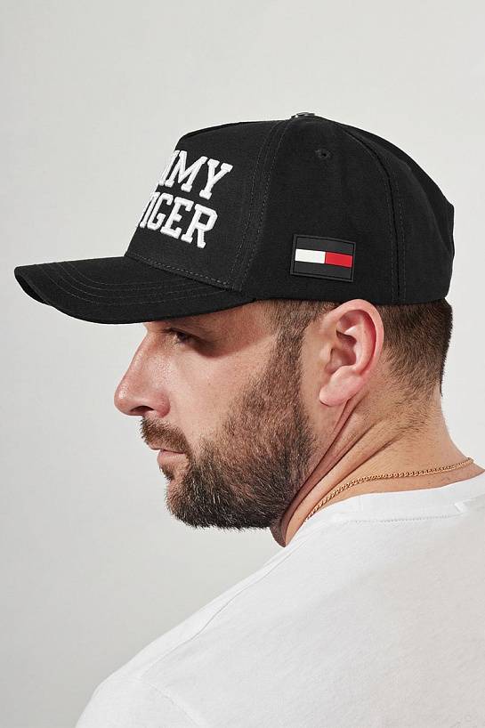 Мужская чёрная бейсболка Tommy Hilfiger logo-embroidered
