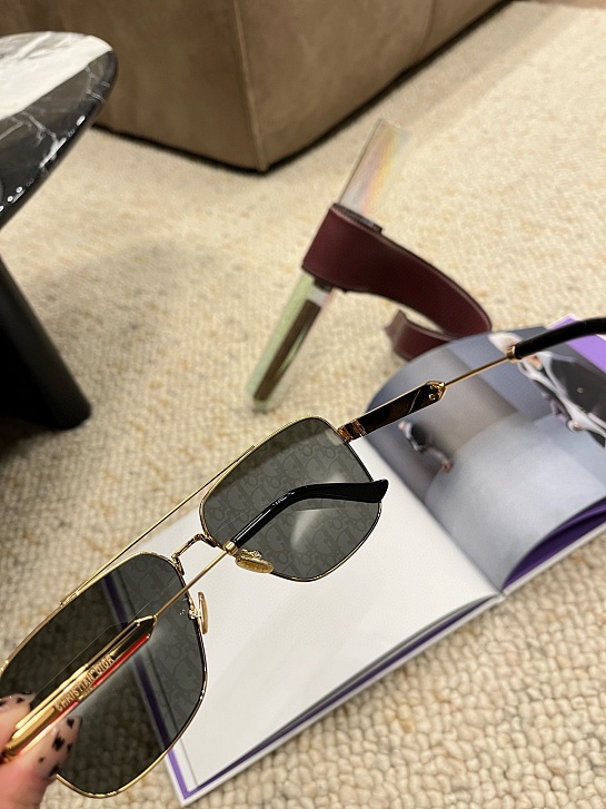 Солнцезащитные очки Dior