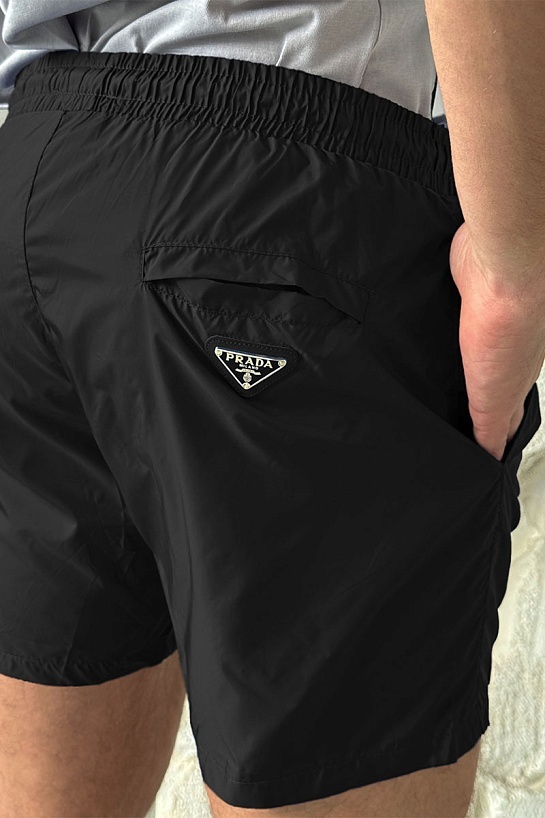 Чёрные шорты Prada logo-embroidered