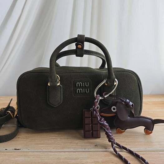 Замшевая зелёная сумка MIU MIU 28x13 см   