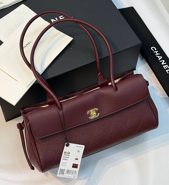 Кожаная сумка Chanel Shopping premium 15x32x11.5 см