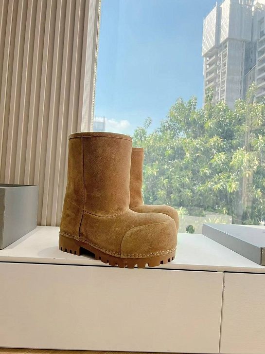 Женские ботинки  Balenciaga Premium Alaska Fur Low Boot  - Brown