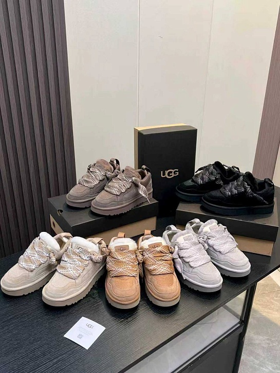Женские замшевые ботинки UGG Lowmel