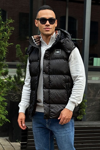 Чёрный жилет Burberry London England logo-patch   