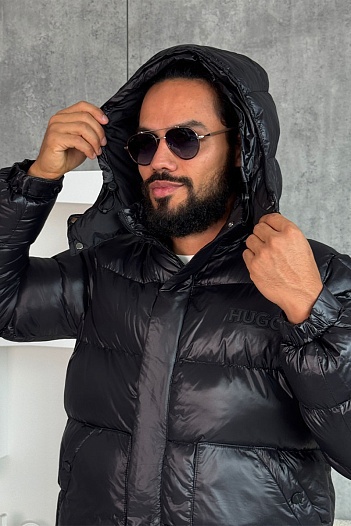Чёрная глянцевая куртка Hugo Boss   