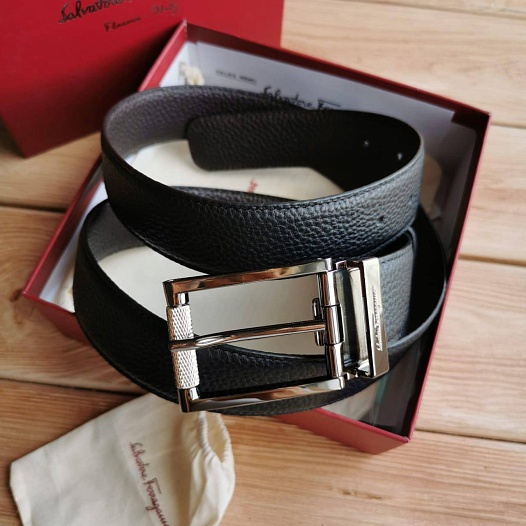 Кожаный ремень Salvatore Ferragamo (ширина 4 см, длина 100 / 105 см)   