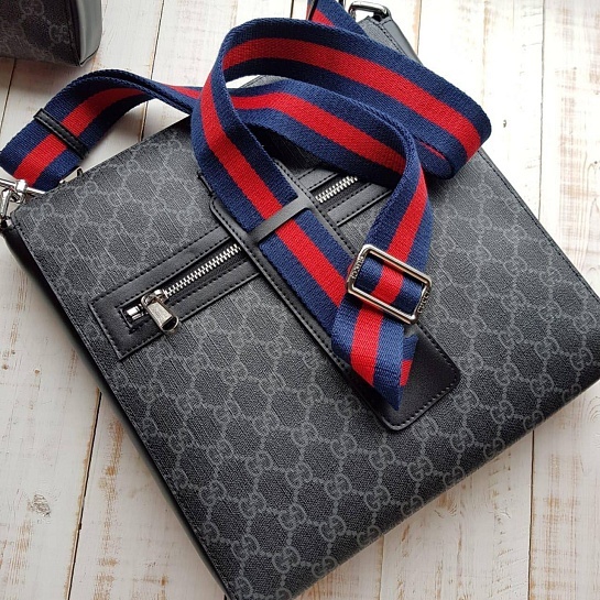 Кожаная сумка Gucci GG Black Supreme Square messenger bag 27x26 см