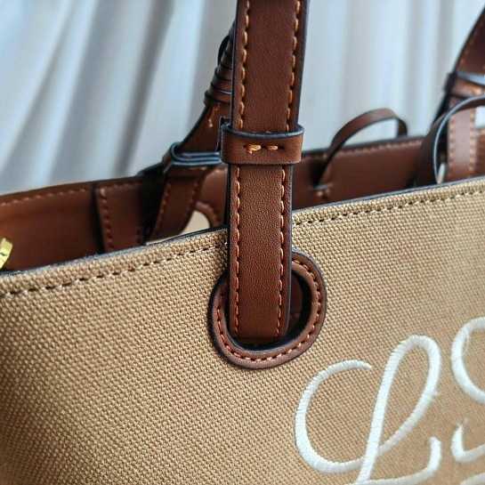 Cумка Loewe Anagram tote бежевого цвета 23x23 см