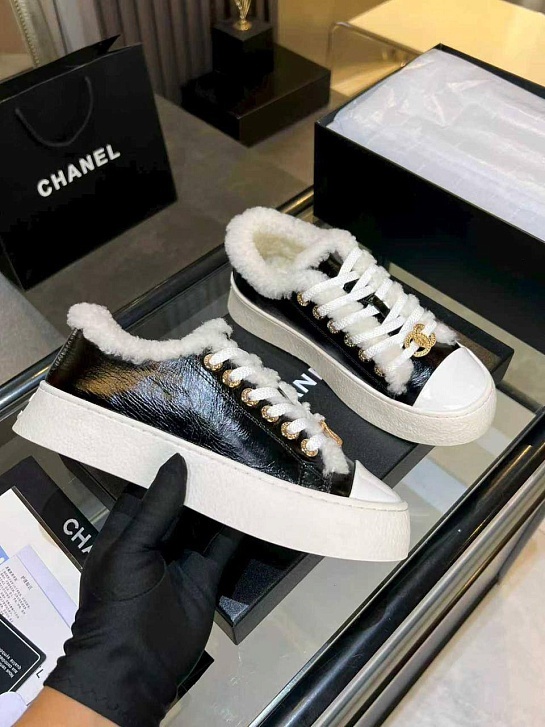 Женские кожаные кроссовки с мехом Chanel premium - Black