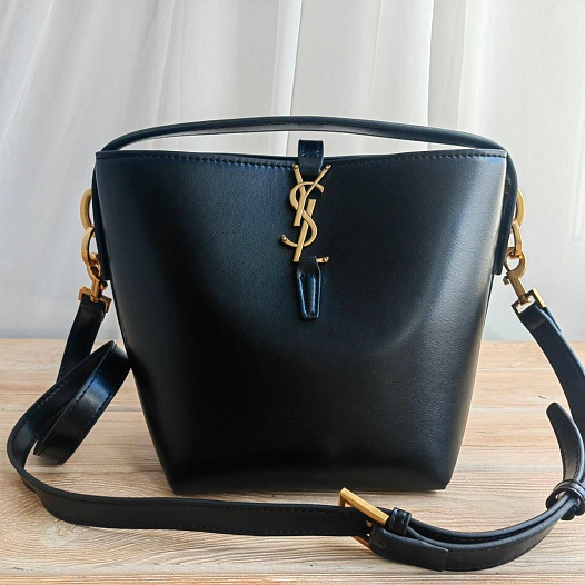 Кожаная сумка Yves Saint Laurent Le 37 bucket bag 20x25 см   