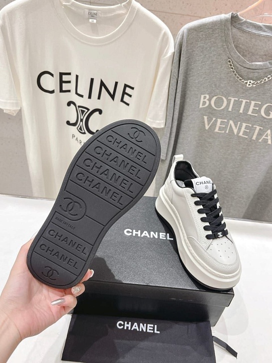 Женские кожаные кроссовки Chanel