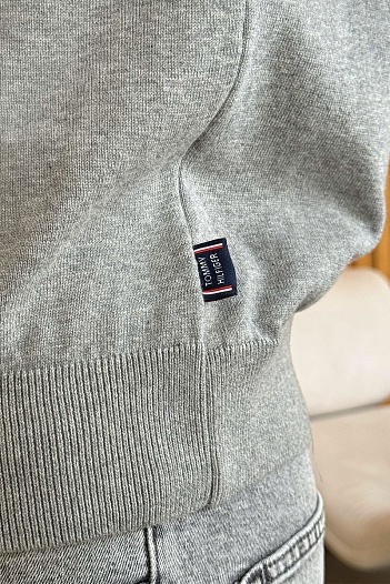 Мужской джемпер Tommy Hilfiger серого цвета   