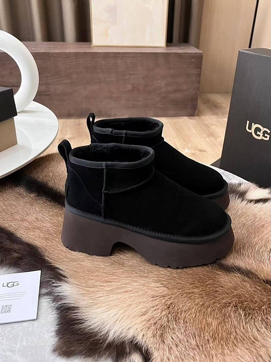 Женские замшевые ботинки UGG Heights - Black