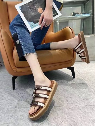 Женские кожаные шлёпанцы Celine   
