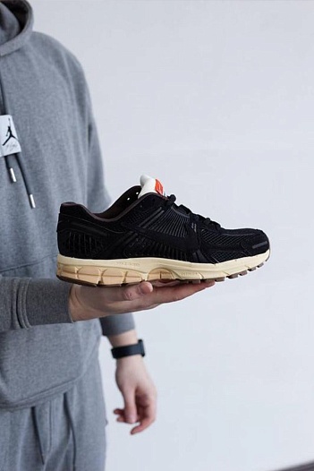 Кроссовки Nike Zoom Vomero 5    