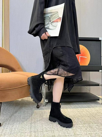 Женские замшевые сапоги Prada   