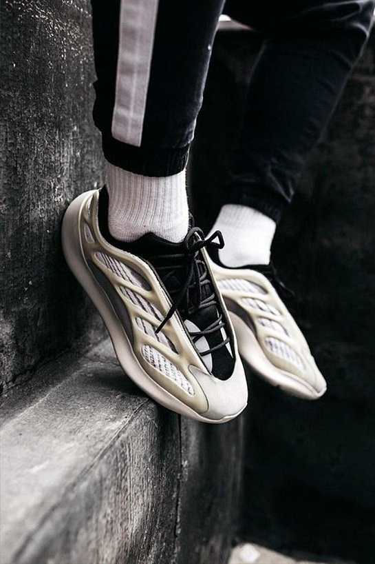 Кроссовки Adidas Yeezy Boost 700 V3 "Azael"