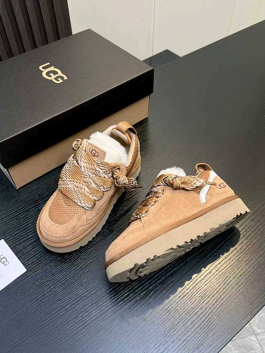 Женские замшевые ботинки UGG Lowmel