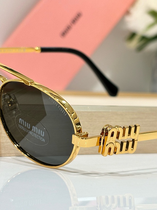 Женские солнцезащитные очки MIU MIU Oval