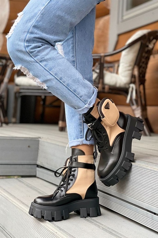 Кожаные женские ботинки Prada - Black / Beige