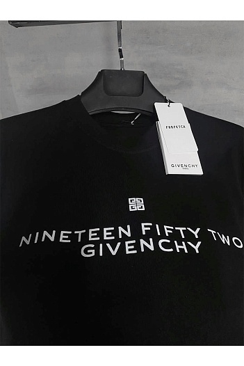 Чёрная оверсайз футболка Givenchy Nineteen Fifty Two   
