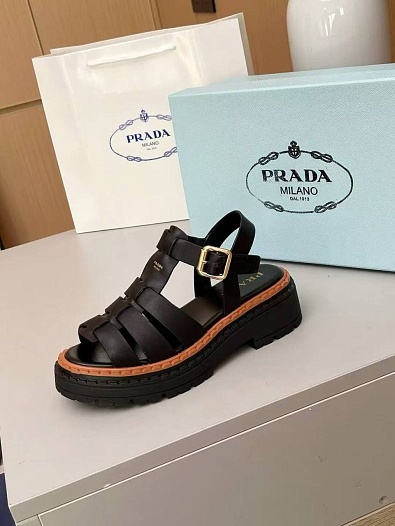 Женские кожаные сандалии Prada чёрного цвета   