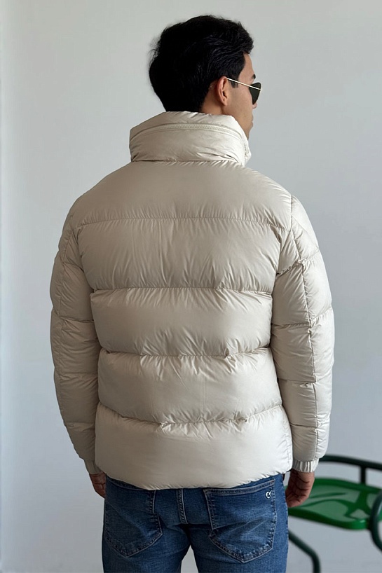 Мужской бежевый пуховик Moncler Katmai