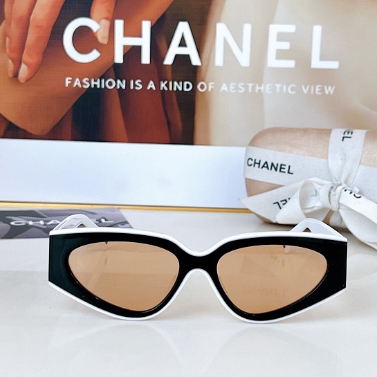 Солнцезащитные очки Chanel Cat Eye