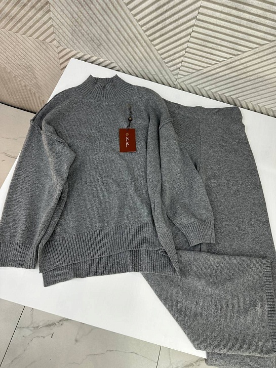 Женский серый костюм Loro Piana Premium
