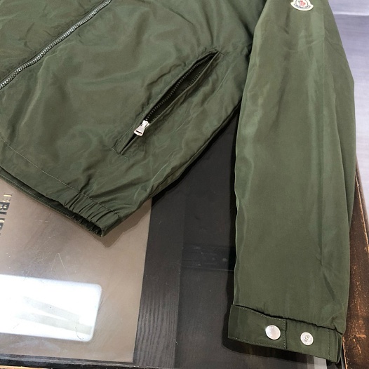 Зелёная ветровка Moncler logo-patch   