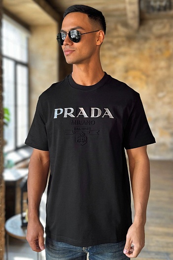 Чёрная оверсайз футболка Prada embossed logo   