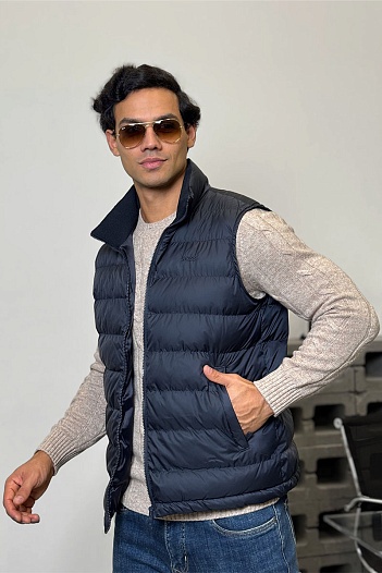 Мужской тёмно-синий жилет Hugo Boss   