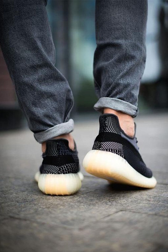 Кроссовки Adidas Yeezy Boost 350 V2 "Carbon" Premium